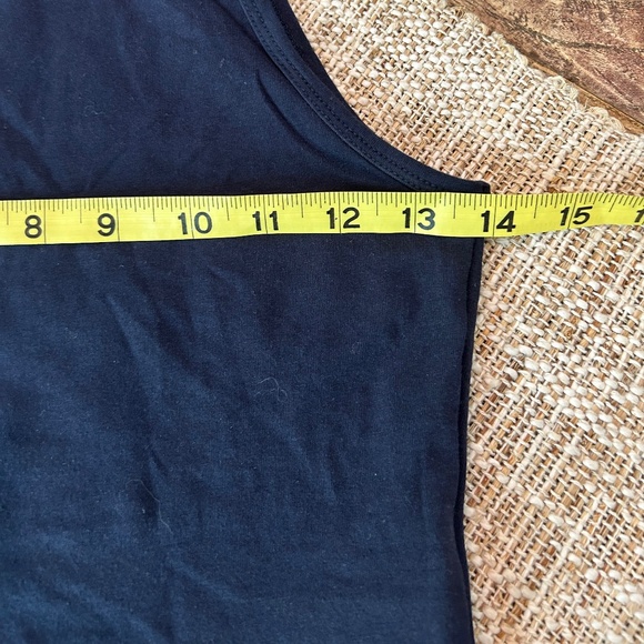 🔵NWT - ACTIVE BASIC SLEEVELESS CROP TOP - Picture 9 of 11